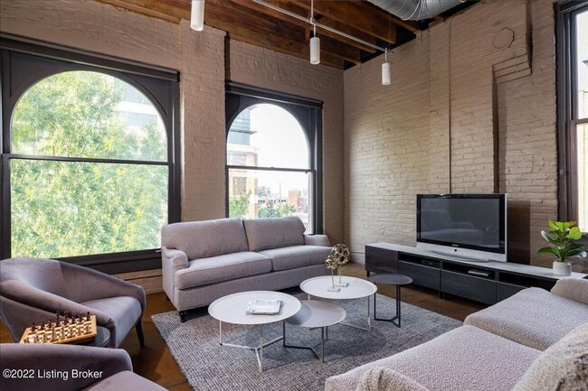 Photo - 2 BR/2BA | Newly Renovated Condo| 1-Private Garage | Central downtown!