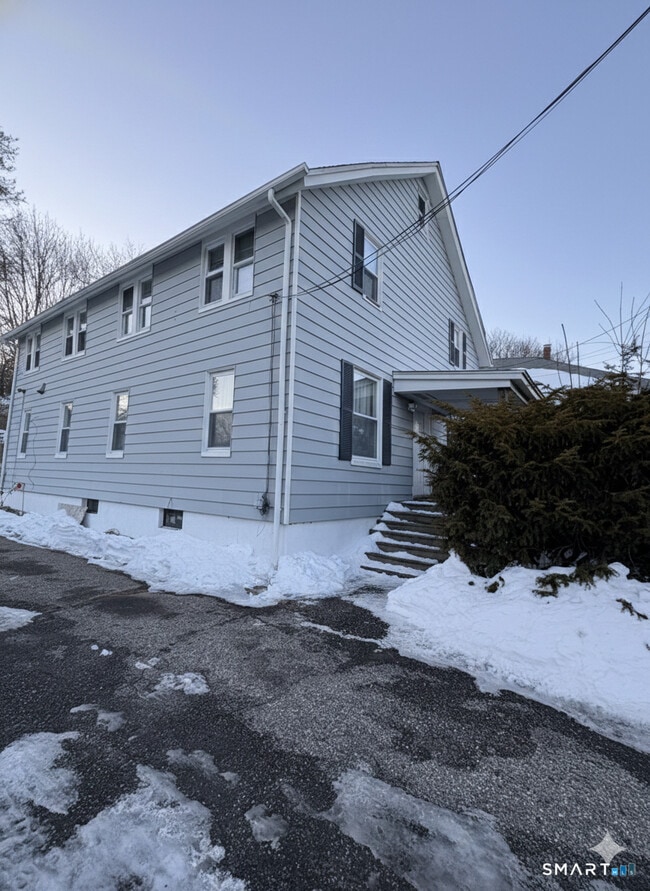 Building Photo - 1787 Stratfield Rd Unit B