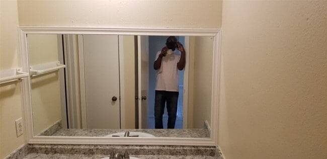 Building Photo - 2017 W Sidnor St Unit 6