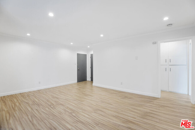 Photo - 960 Larrabee St Apartment Unit 214