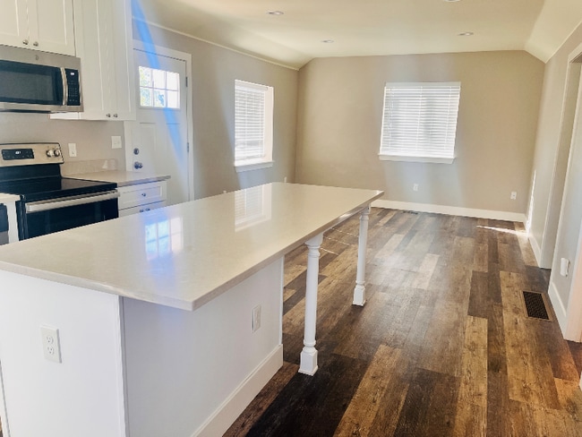 Photo - 306 Clark St