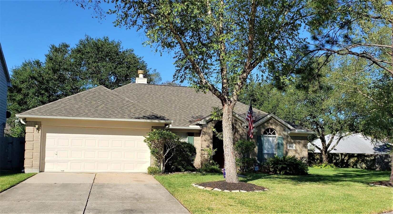 Photo - 205 Sharnoll Cir