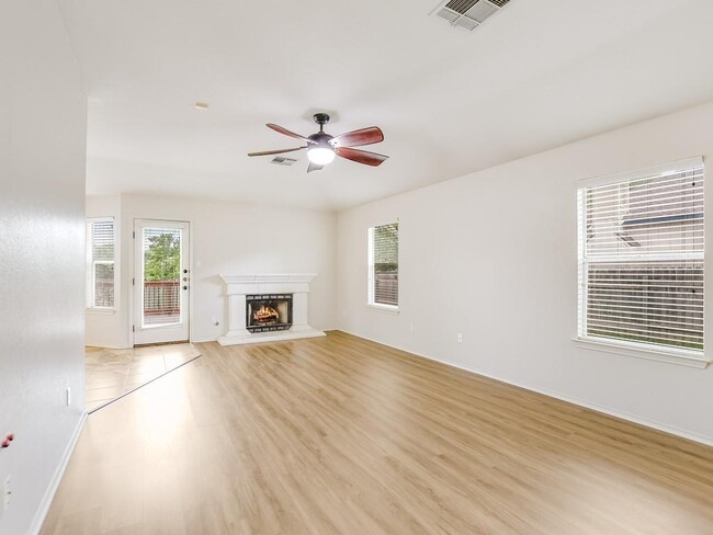 Photo - 2805 Feathercrest Dr