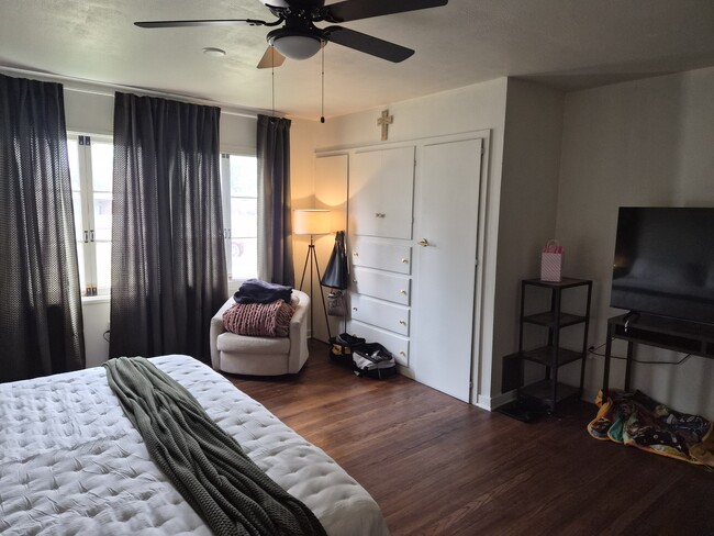 Photo - 131 E 14th St