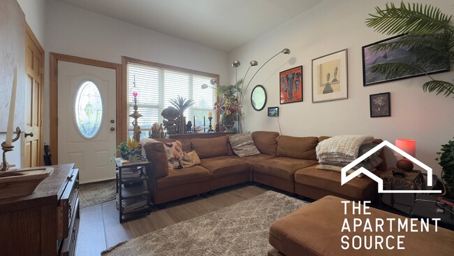 Photo - 1634 N Whipple St Unit 2
