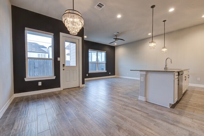 Photo - 11010 Cres Light Way