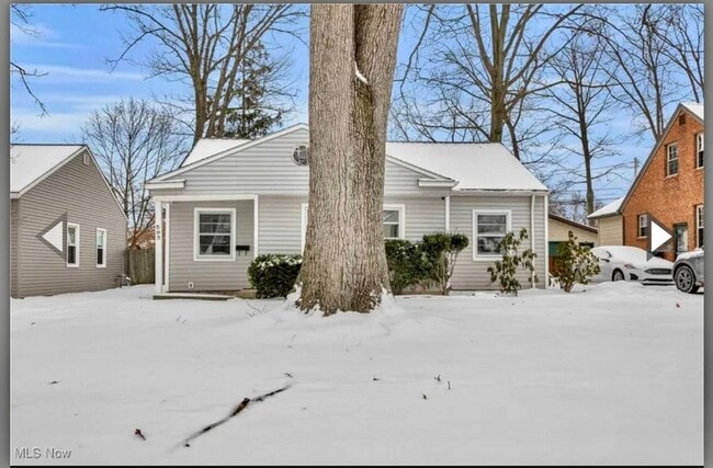 Photo - 595 Oakmoor Ave