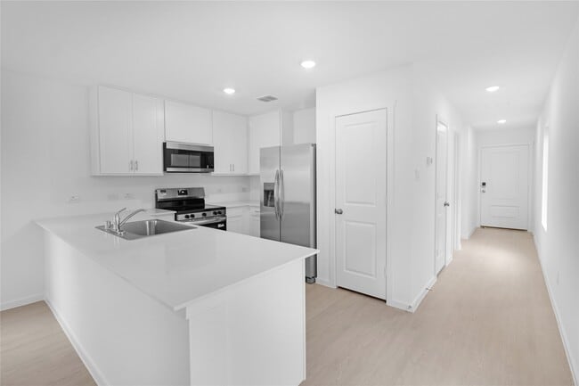 Photo - 725 Wagtail Dr