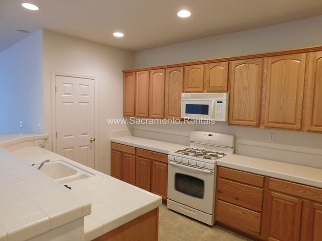 Photo - Spacious Elk Grove 3bd/2ba House with 2 Ca...