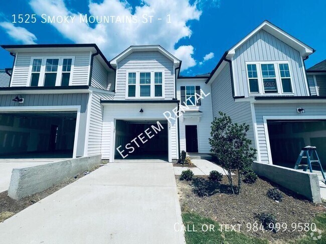 Building Photo - 1525 Smoky Mountains St Rental