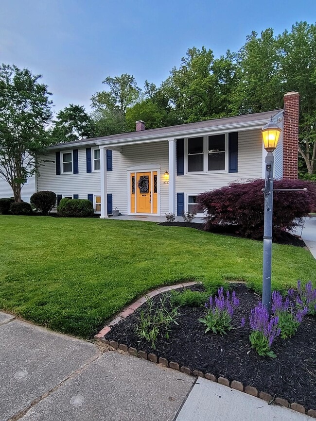 Photo - 8727 Valleyfield Rd