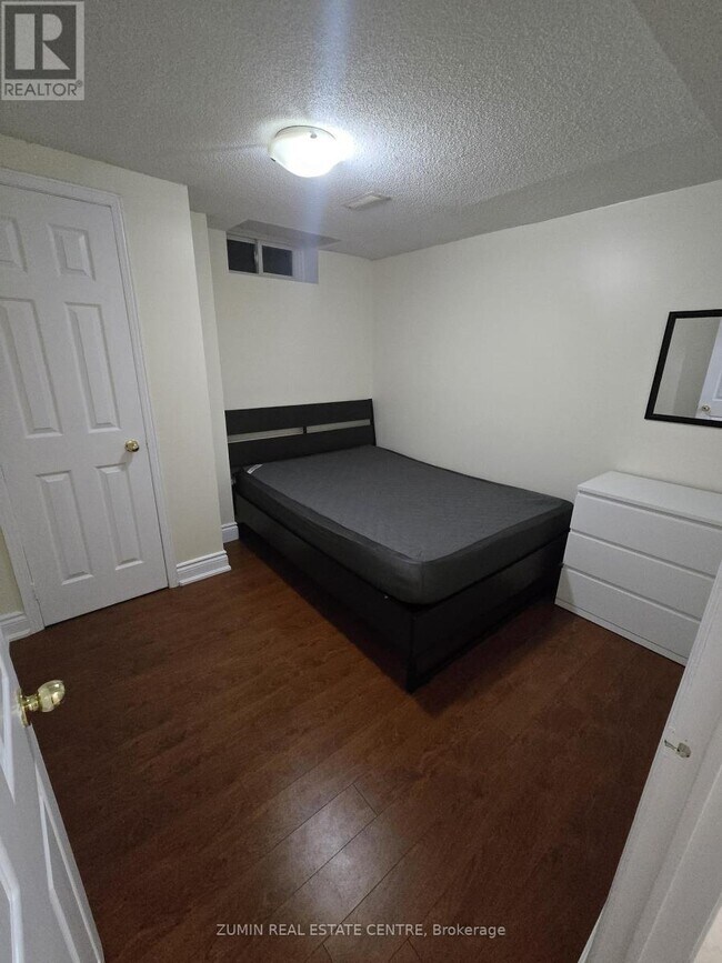 Photo - 5187 Springbok Crescent