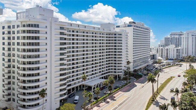5555 Collins Ave Unit 5B