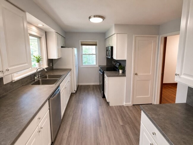 Building Photo - 169 Corliss Ave Unit 169 Corliss