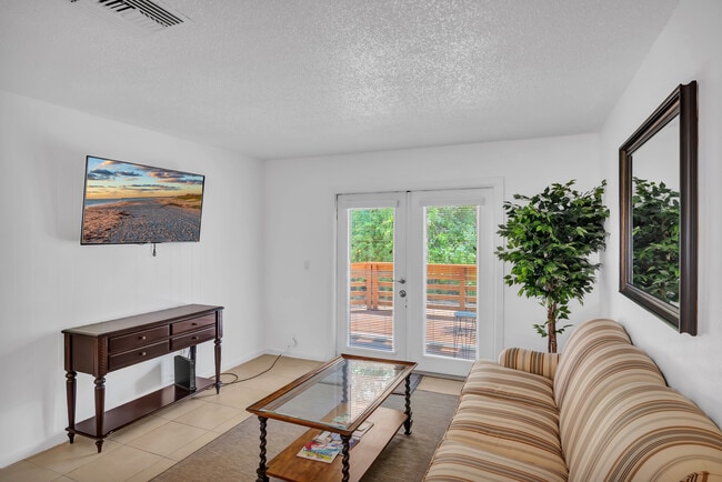 Photo - 915 18th Plz