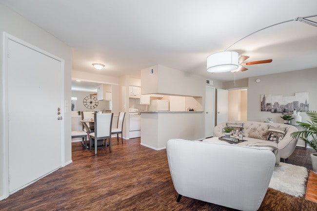 Plaza de Ville 210-690-6025 - Plaza DeVille