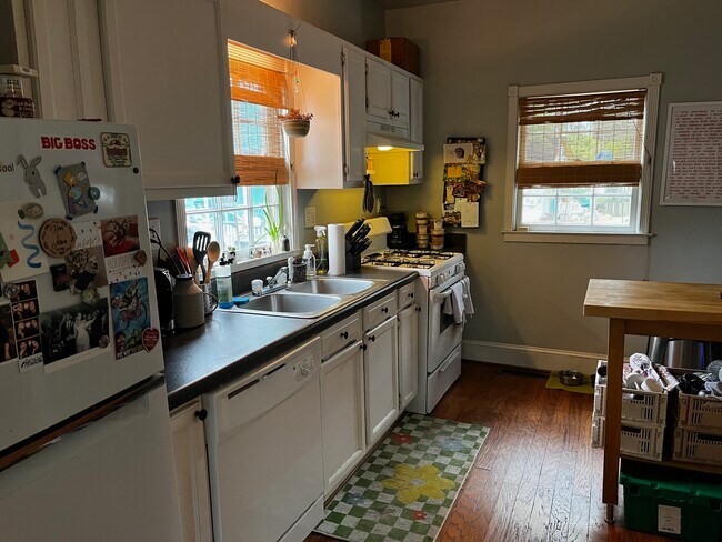 Photo - 627 Tennelle St SE