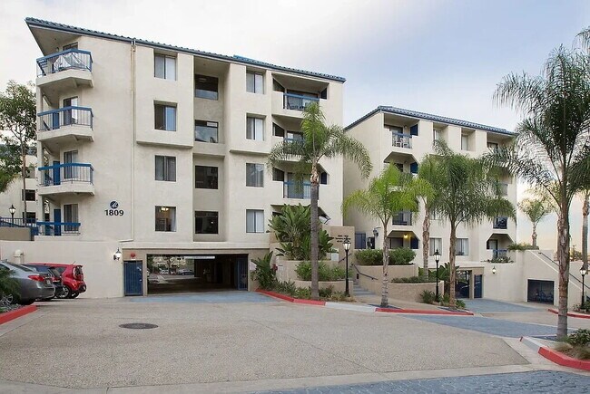 Building Photo - Charming 1-Bedroom Retreat in Prime Long B... Rental