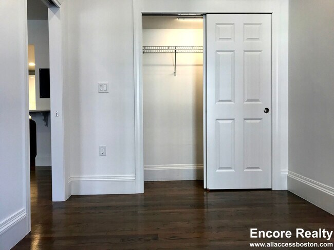 Photo - 531 Beacon St Unit 3