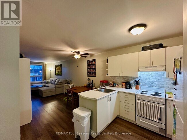 Photo - 206 Perry St Unité A4