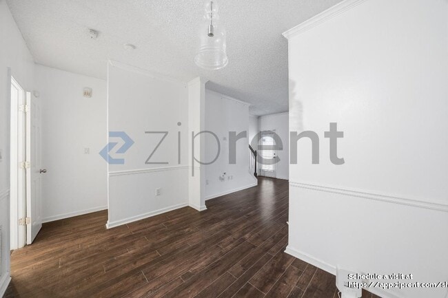 Photo - 584 Windsor St SW