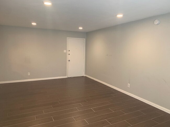 Photo - Modern 2 Bedroom, 2 Bathroom Condo in the Heart of Vibrant Oaklawn!