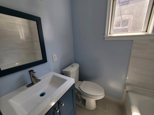 Photo - 118 N 52nd St