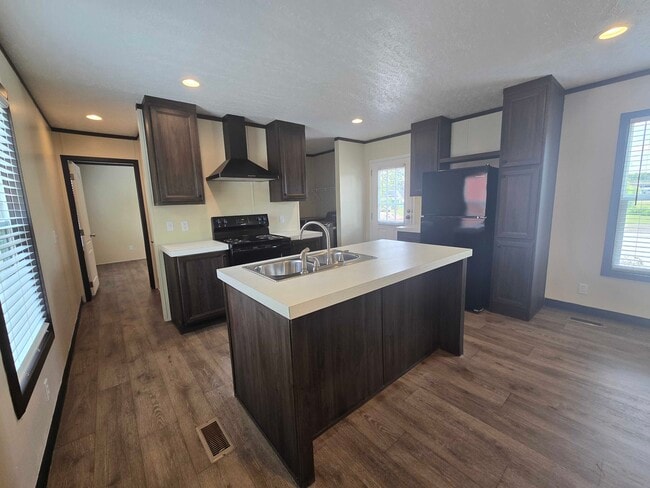 Photo - 709 N Collins Fwy