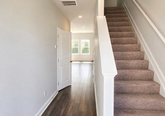 Photo - 373 Oakwood Dr NW