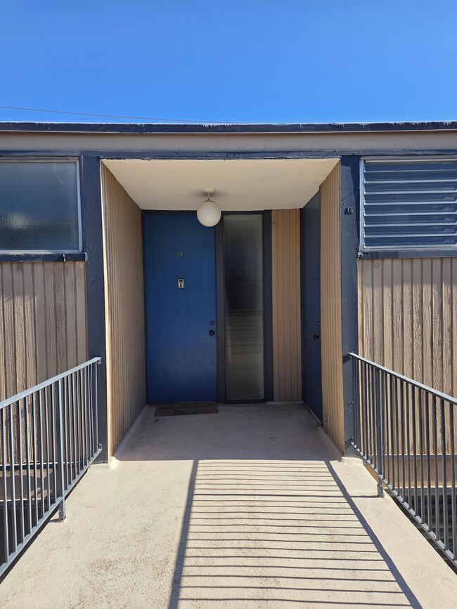 Building Photo - 1145 Yale St Unit Fourteen