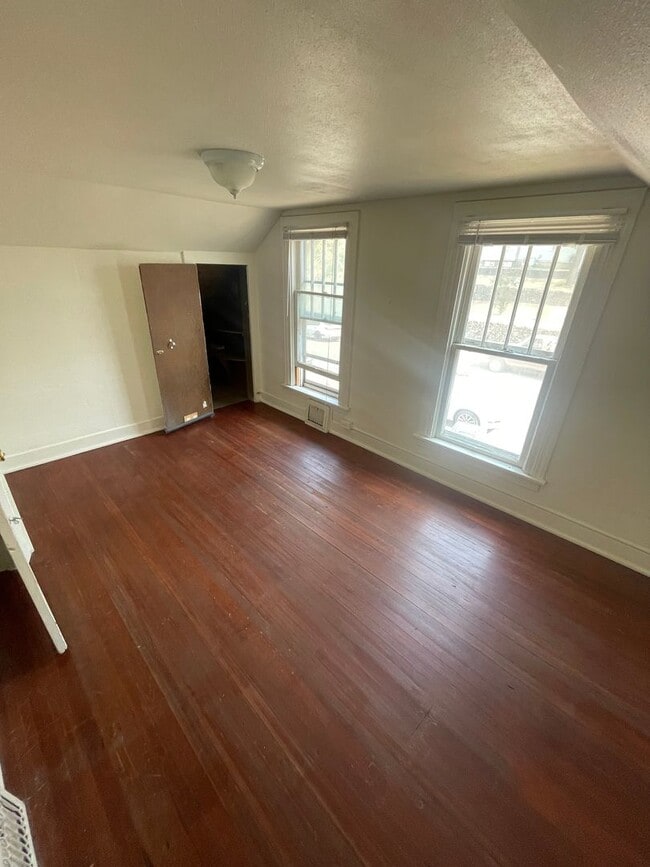 Photo - 627 S Jefferson St Unit Upper