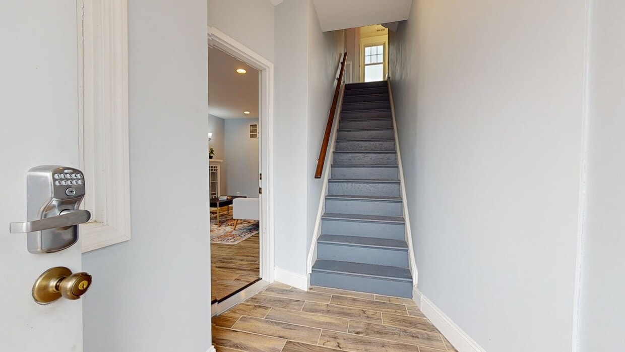 Photo - Private bedroom in 7 bed/6 bath Home
