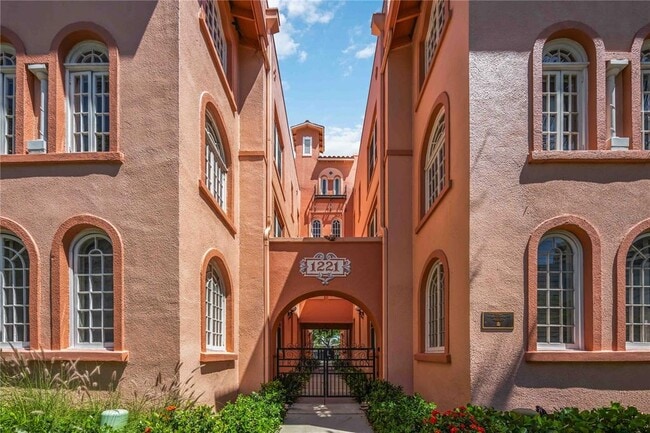 Building Photo - 1221 N Palm Ave Unit 203