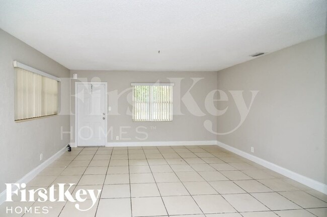 Photo - 559 W Campus Cir