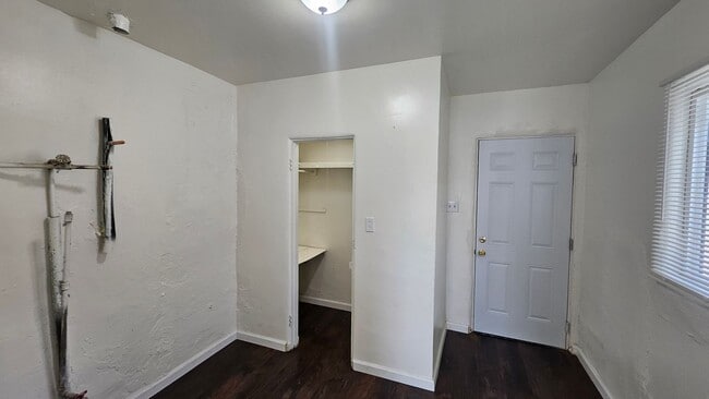 Photo - 2 Bed WITH OFFICE 1 Bath AND WASHER/DRYER HOOK UP!