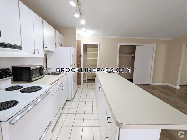 Building Photo - 123 Sewall Ave Rental