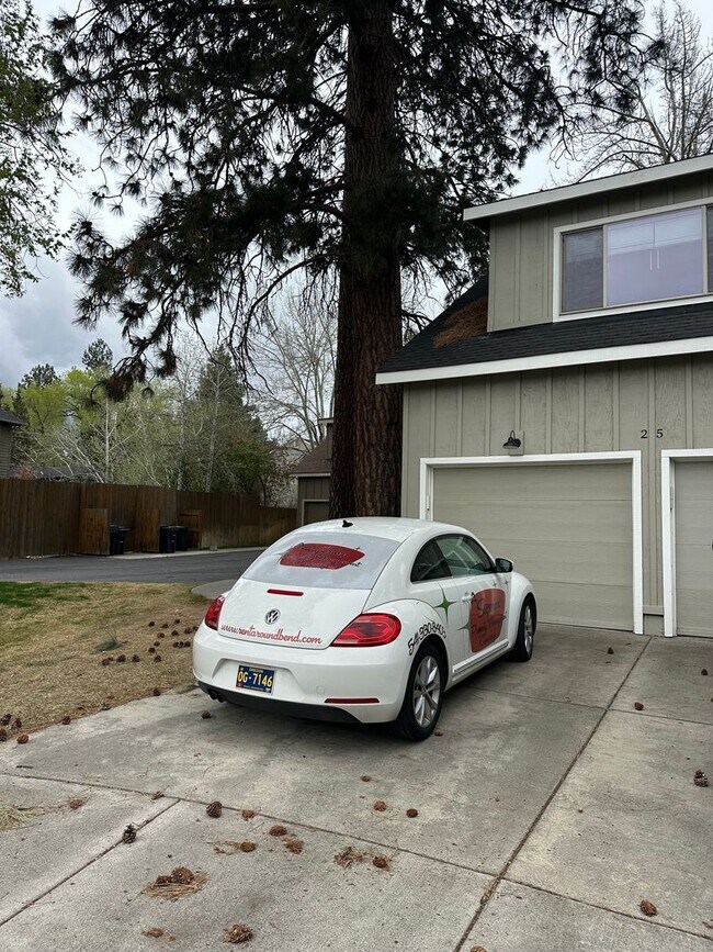 Building Photo - 25 SW Roosevelt Ave Unit #1