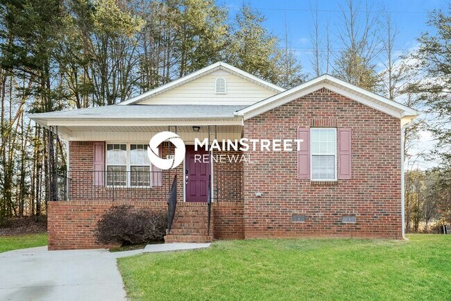 Building Photo - 3 Bedroom Pet-Friendly Home in GREENSBORO,...