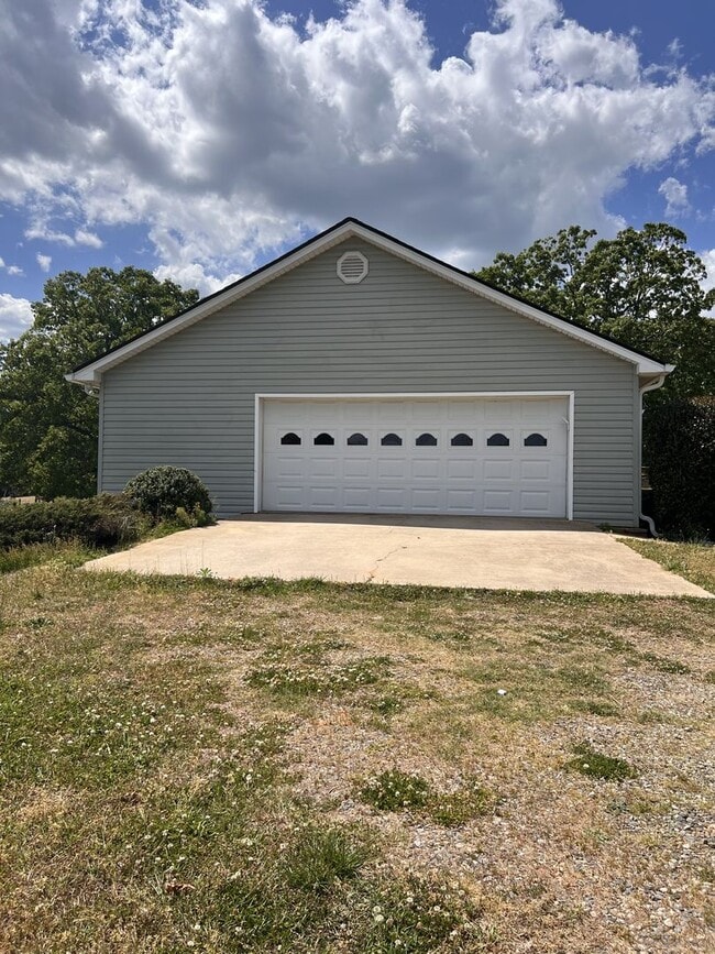 Photo - Great 3 Bedrooms 2 Bath Home in Cumming, GA!!! Available Now!