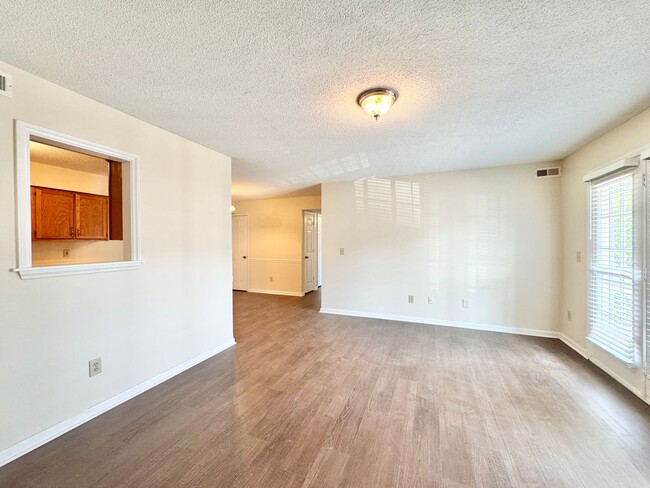 Photo - 2 Bedroom off W Friendly Ave!