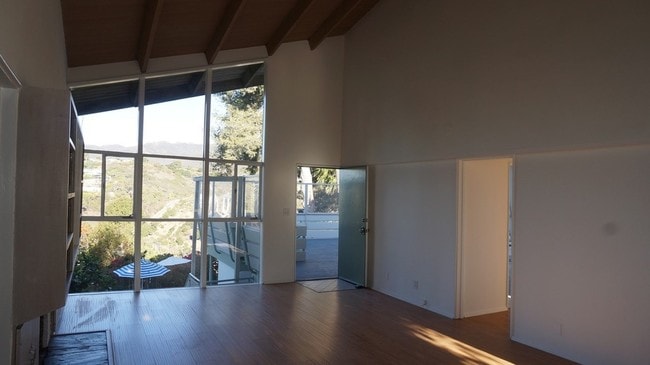 17050 W Sunset Blvd