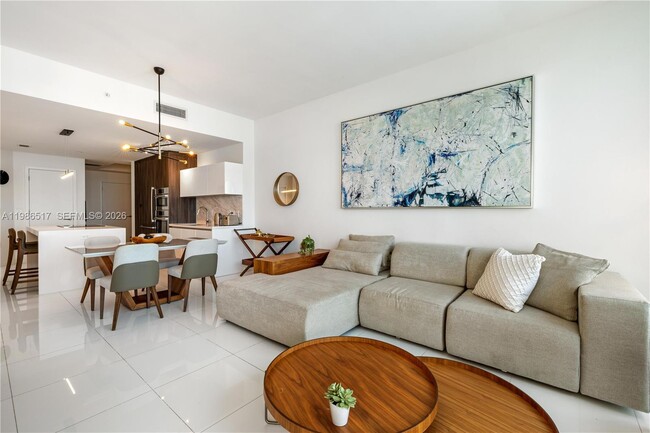 Photo - 851 NE 1st Ave Unidad 4206