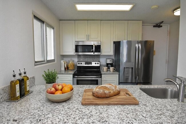 Photo - Live the Happy Life at Lele Pono – Aiea