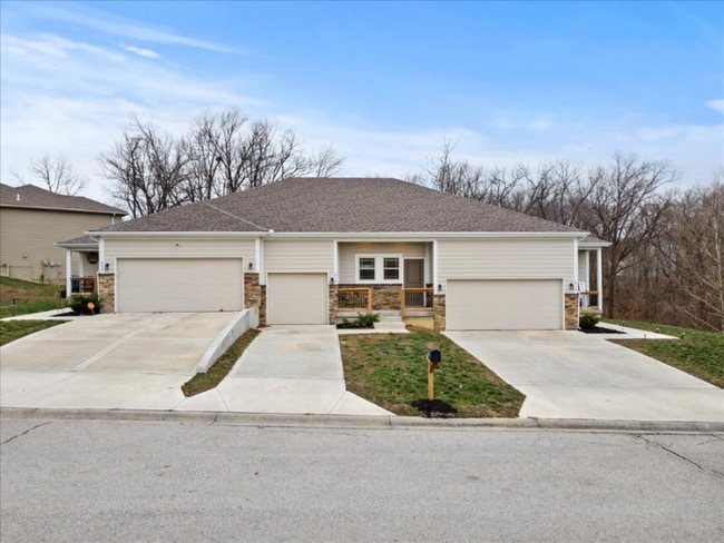 Photo - 612 N 74 St