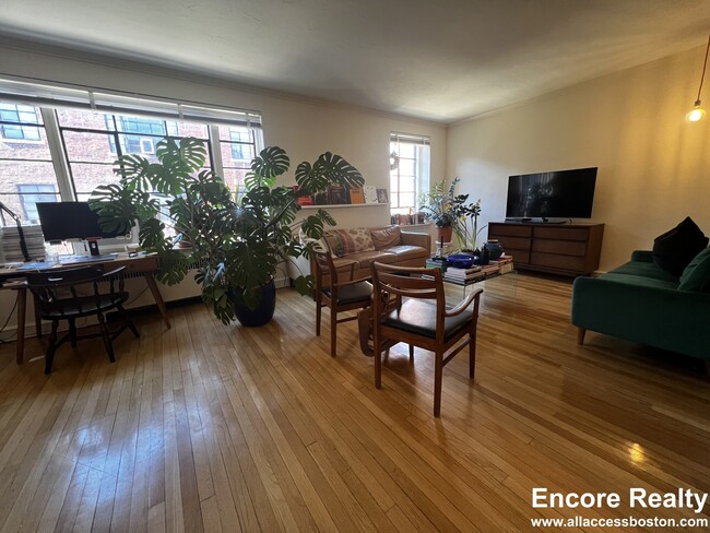 Building Photo - 105 Longwood Ave Unit 4 Rental