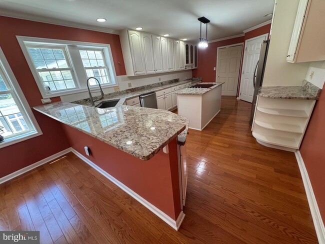 Photo - 317 W Seminary Ave
