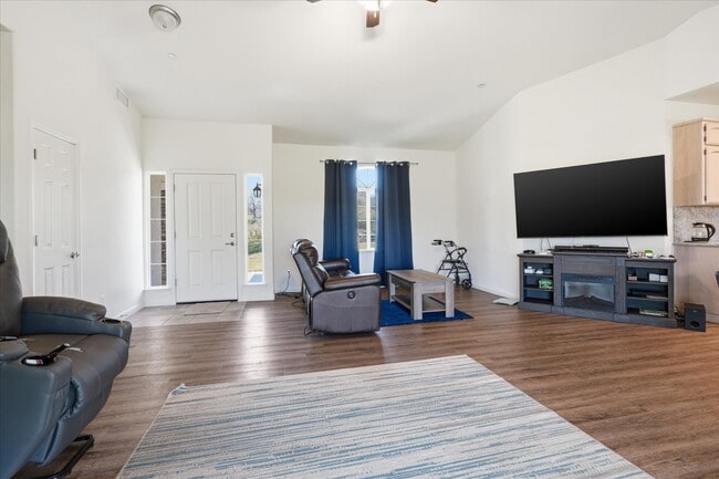 Photo - 30535 Rd 400