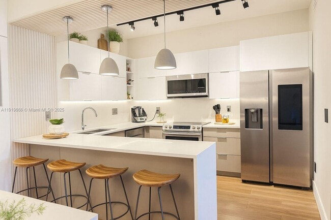 Photo - 711 Crandon Blvd Unit 401