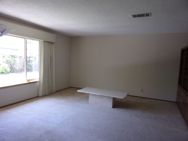 Photo - 718 Linwood St