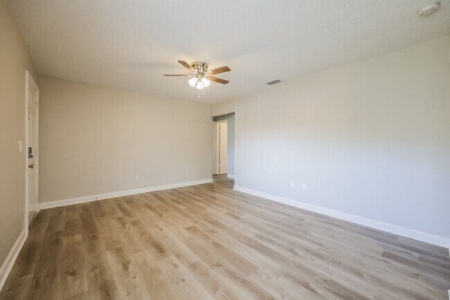 Photo - 1778 Settler Dr